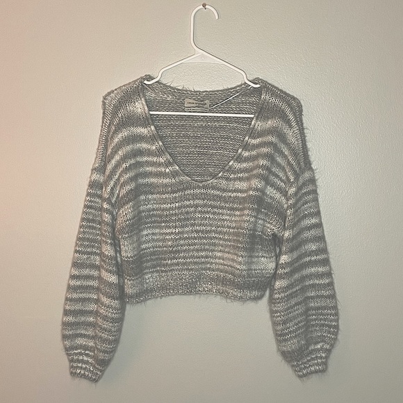 Urban Outfitters Crop Sweater - Picture 1 of 5